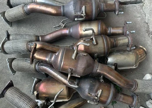 Catalytic converter for luxury sports car